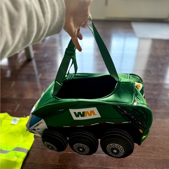Kids Construction Costume Set with Vest, Hat, and Truck - Picture 2 of 3